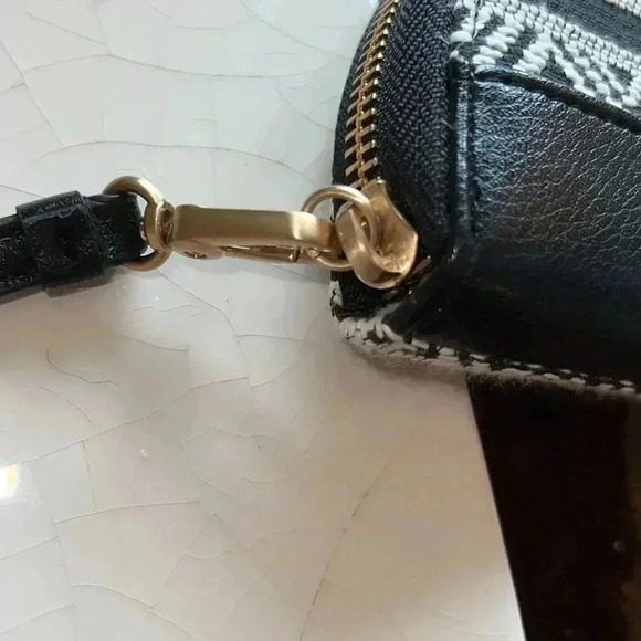 Elizabeth and James Vegan Half Moon Black White Wristlet 8 Slots Credit Cards - Picture 10 of 11